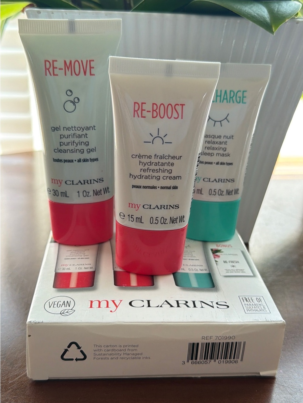 Clarins Detoxifying & Nourishing Skincare Set — White, Pink, Teal